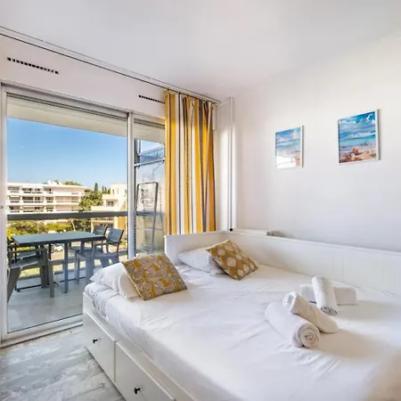 Magnifique Gebal Climatise Vue Sur Piscine A Juan-les-pins Апартаменты