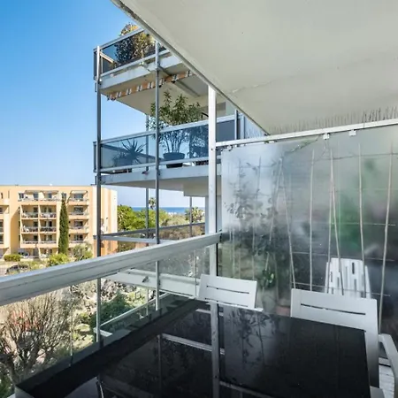 Magnifique Gebal Climatise Vue Sur Piscine A Juan-les-pins Апартаменты